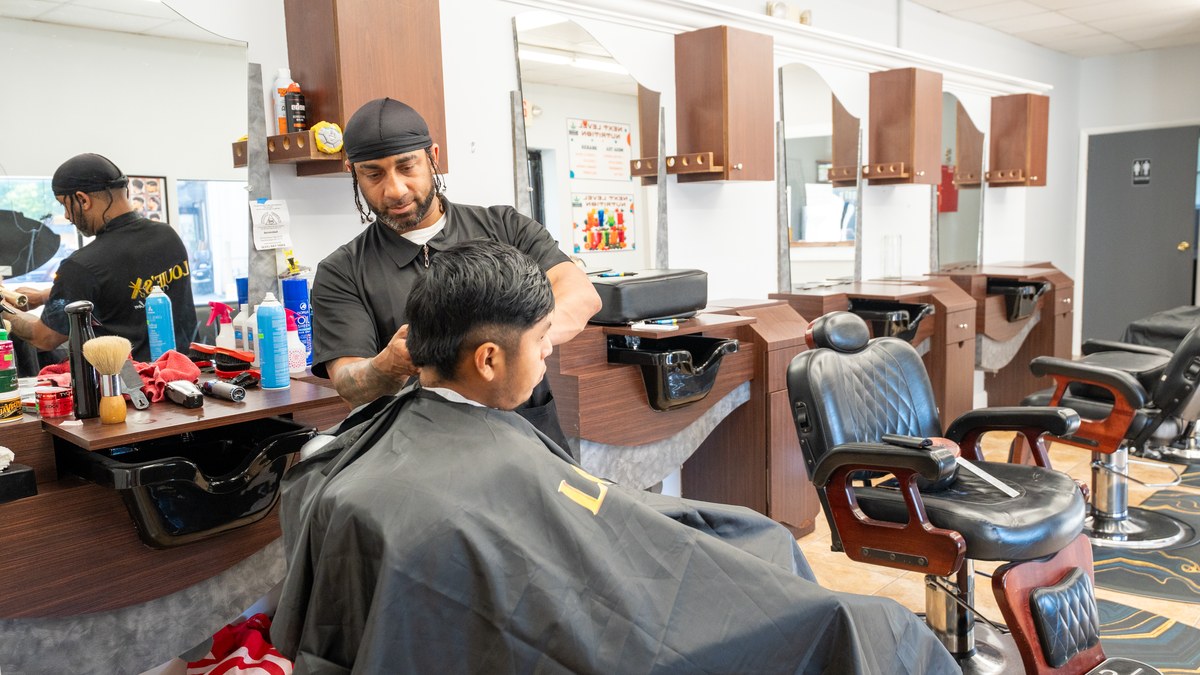 Louie's Unisex Salon Riverhead